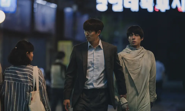 韩国又一部科幻神剧，主演演技爆表，孔侑和朴宝剑CP感溢出屏幕插图4